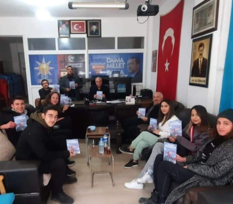 19 YILLIK HİZMETLERİN YER ALDIĞI BROŞÜRLER DAĞITILDI