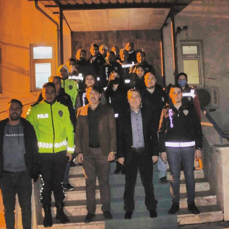KAYMAKAMIMIZ YENİ YILA İLÇE EMNİYET MÜDÜRLÜĞÜNDE POLİSLERLE GİRDİ