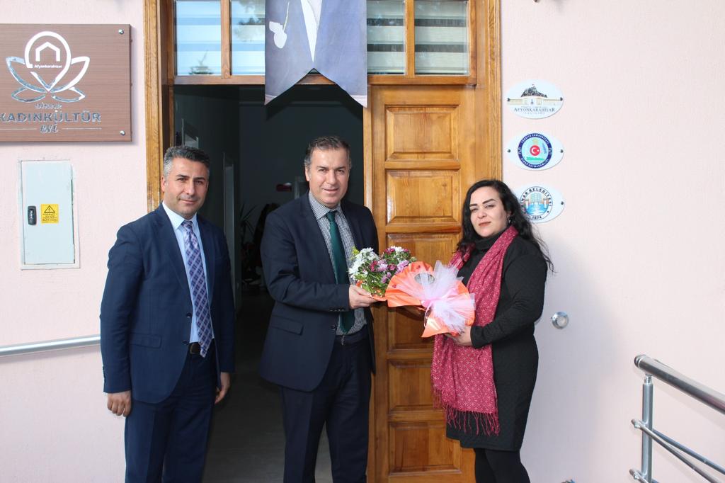 KAYMAKAM KAPANKAYA DİNAR KADIN KÜLTÜR EVİNDE SERBEST KÜRSÜ SÖYLEŞİSİNE KATILDI