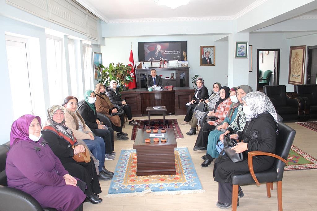 AK PARTİ KADIN KOLLARINDAN KAYMAKAMIMIZA ZİYARET 2 2022 02 21 16 01 27