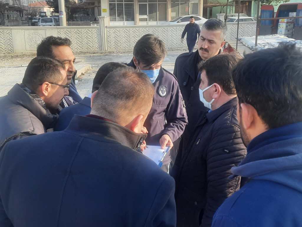 BAŞKAN SARI, PAZAR YERİMİZDE GİYİM SERGİLERİNİN ÜSTÜNÜ KAPATMAYI PLANLIYORUZ