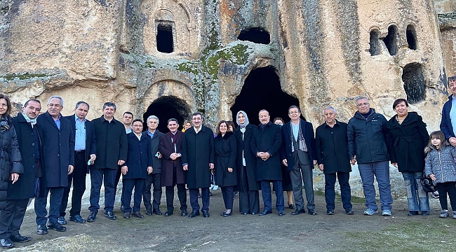 TAYTAK, ‘2021 YILININ EN BAŞARILI MİLLETVEKİLİ’ ÖDÜLÜNÜ ALDI