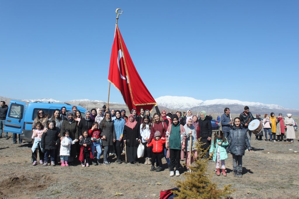 AFŞAR KÖYÜNDE AĞAÇ BAYRAMININ 28’İNCİSİ GERÇEKLEŞTİRİLDİ. 3 Afsar 1