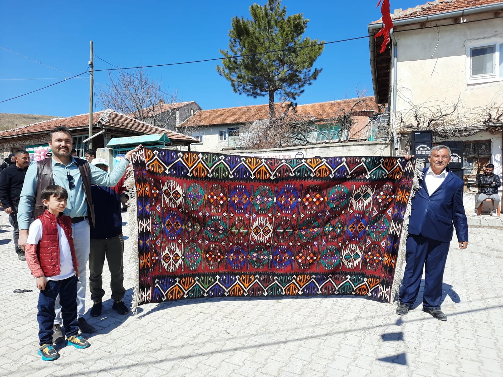 AFŞAR KÖYÜNDE AĞAÇ BAYRAMININ 28’İNCİSİ GERÇEKLEŞTİRİLDİ. 4 Afsar 6