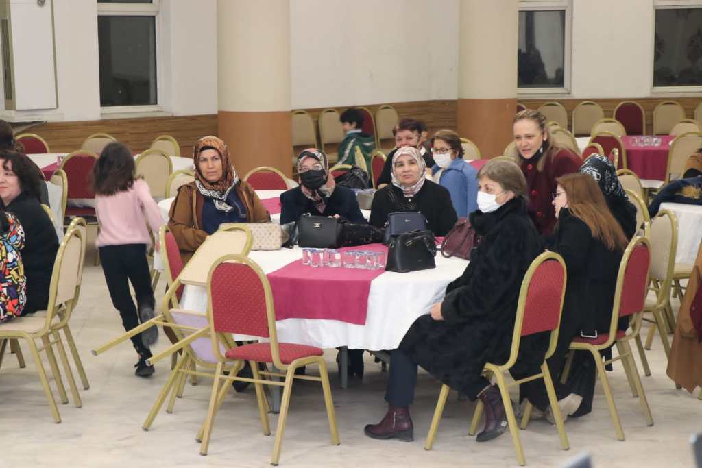 DİNARLI KADINLARIMIZIN GÜNÜ COŞKUYLA KUTLANDI