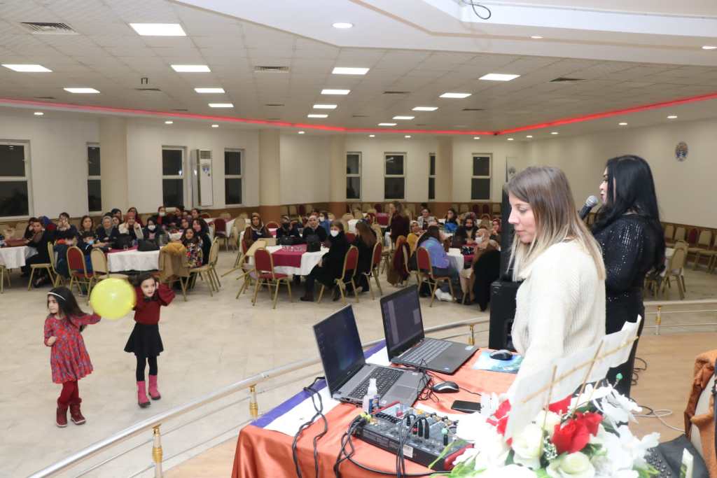 DİNARLI KADINLARIMIZIN GÜNÜ COŞKUYLA KUTLANDI 2 IMG 20220307 WA0069