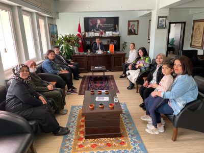 DAZKIRI KADIN KÜLTÜR EVİ ve KADIN KOOPERATİFİNDEN KAYMAKAM KAPANKAYA’YA ZİYARET 2 IMG 20220330 WA0014 400x300 1