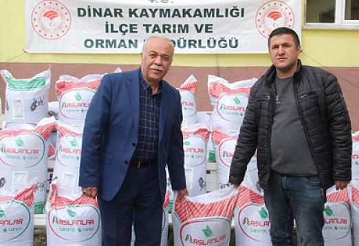 ÇİFTÇİLERE ALIM GARANTİLİ ÇÖREK OTU TOHUMU DAĞITILDI