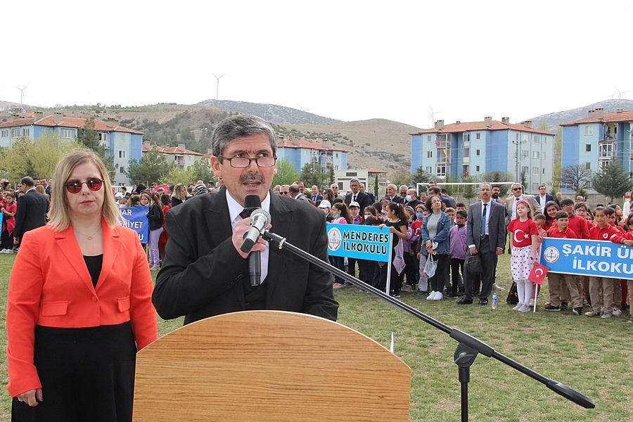 DİNAR’DA 23 NİSAN COŞKUYLA KUTLANDI