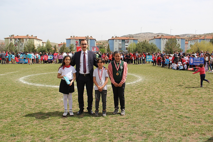 DİNAR'DA 23 NİSAN COŞKUYLA KUTLANDI 5 2022 04 23 12 15 52