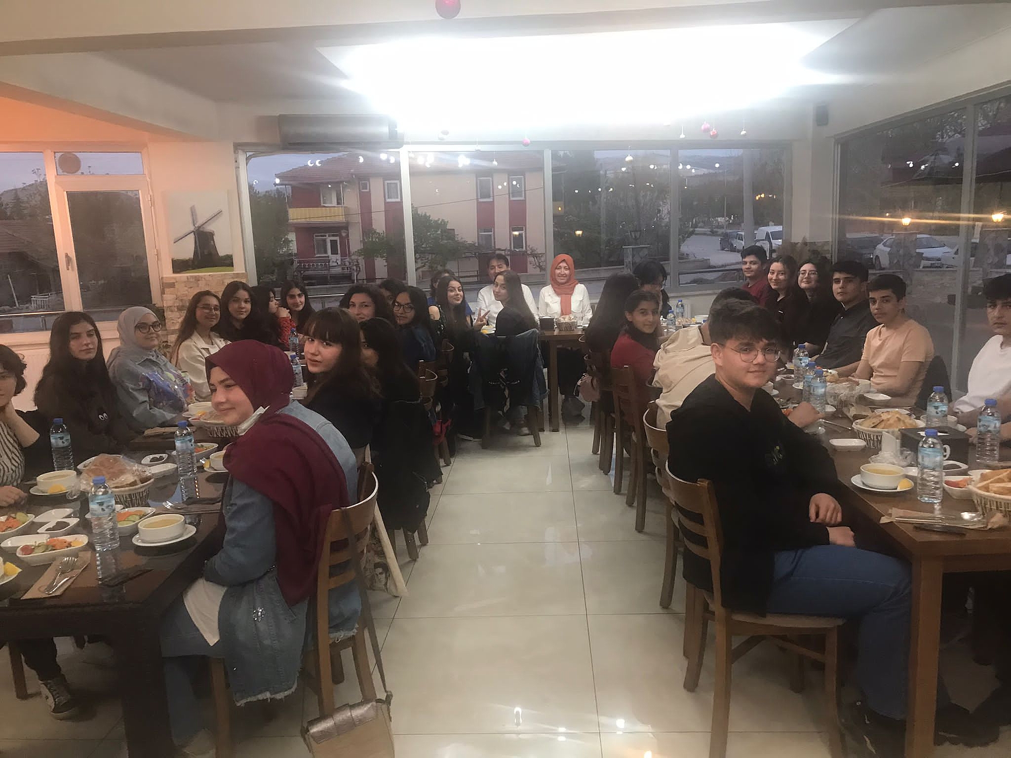 DİNAR İLÇE EMNİYET MÜDÜRÜ PULAT, ÖĞRENCİLERLE İFTAR YEMEĞİNDE BULUŞTU 2 2022 04 25 21 37 04