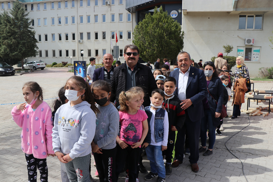 BAŞKAN SARI, “ÇOCUK FESTİVALİMİZ YOĞUN BİR KATILIMLA GERÇEKLEŞTİ”