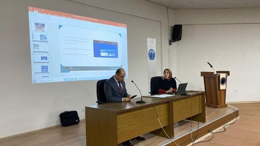 KÖY VE MAHALLE MUHTARLARINA HİZMET İÇİ EĞİTİM VERİLDİ