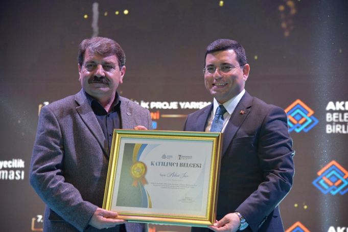 BAŞKAN SARI, 7. AKDENİZ BELEDİYECİLİK PROJE YARIŞMASI ÖDÜL TÖRENİNE KATILDI 2 IMG 20220421 WA0001 1536x1023 1