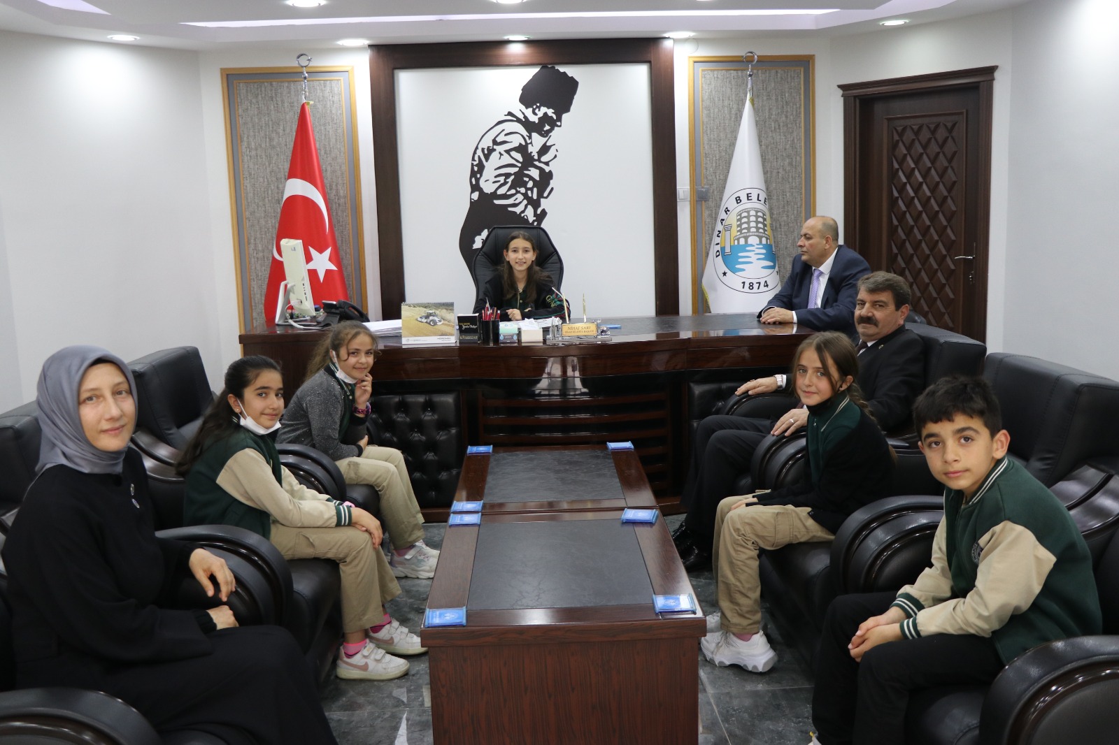 BELEDİYE BAŞKANI NİHAT SARI 23 NİSAN’DA KOLTUĞUNU ÇOCUKLARA DEVRETTİ 2 IMG 20220423 WA0109