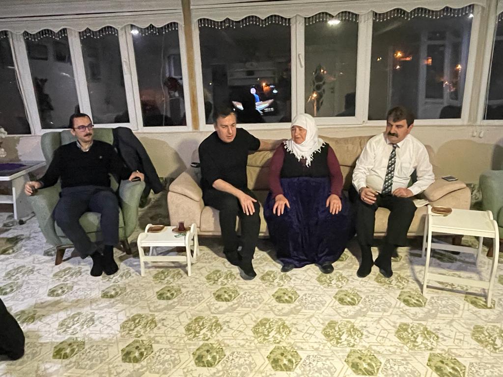 KAYMAKAM KAPANKAYA, KINIK’TA ŞEHİT İBRAHİM SARGININ AİLESİYLE BİRLİKTE İFTARINI AÇTI 2 Sehit ailesi 1