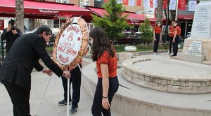 DİNAR’DA 23 NİSAN ULUSAL EGEMENLİK VE ÇOCUK BAYRAMI, ÇELENK KOYMA TÖRENİ