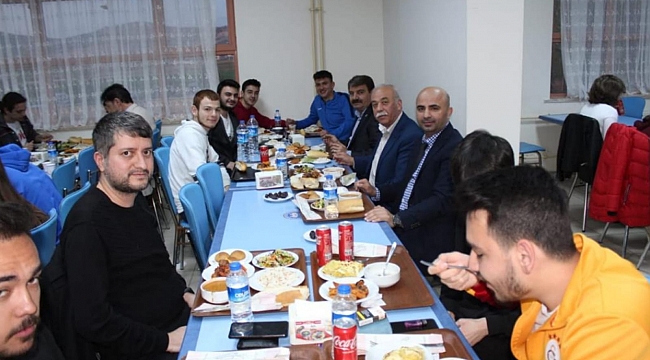 BAŞKAN SARI, ÜNİVERSİTELİ ÖĞRENCİLERİMİZ İLE İFTAR PROGRAMINDA BİR ARAYA GELDİ 