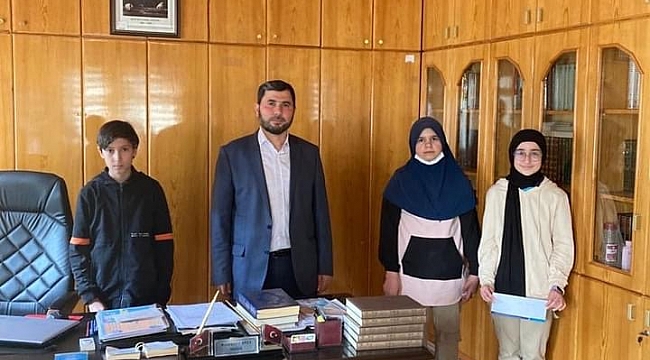 MÜFTÜ RAMAZAN AVCI’DAN BAŞARILI ÖĞRENCİLERE HEDİYE 