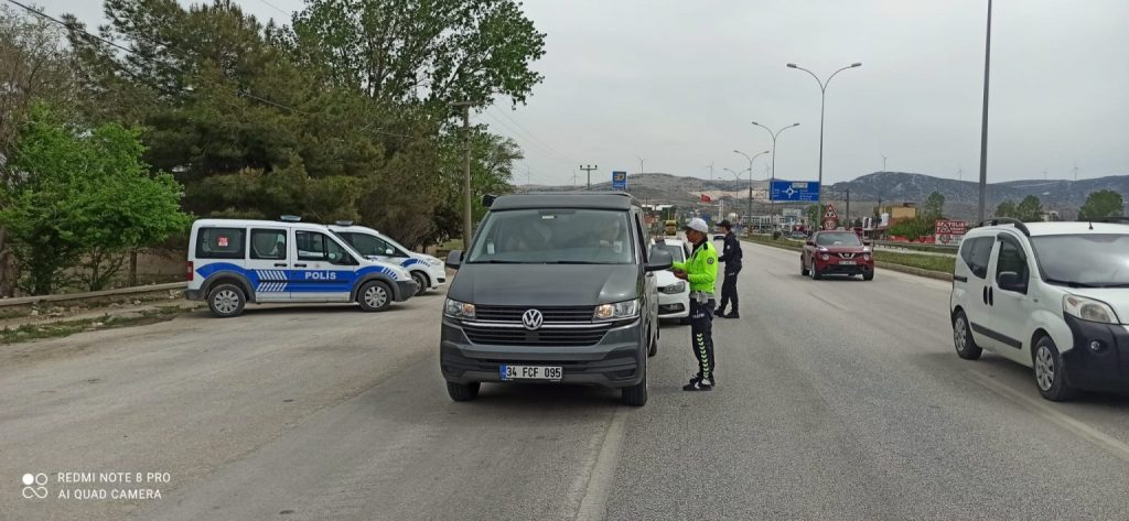 DİNAR EMNİYETİNDEN BAYRAM ÖNCESİ TRAFİK DENETİMLERİ