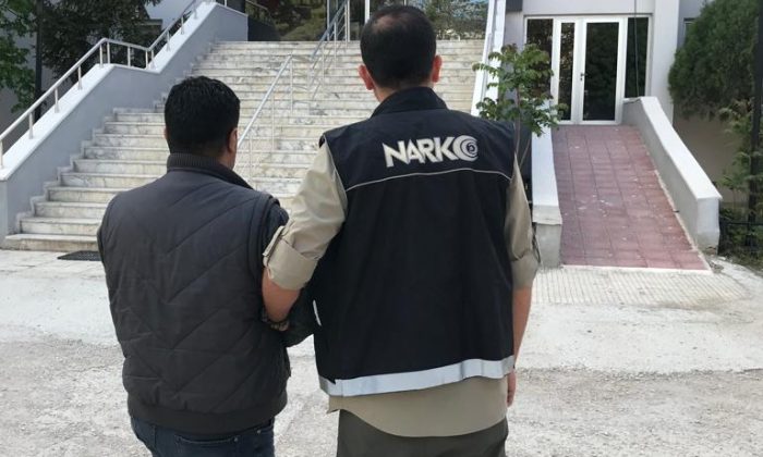 DİNAR’DA UYUŞTURUCU MADDE TİCARETİNDEN 1 KİŞİ TUTUKLANDI