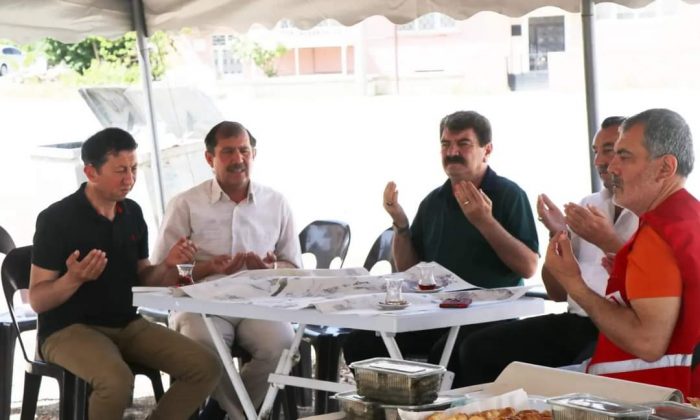 DİNAR KIZILAY ŞUBESİ  VE BELEDİYE İŞ BİRLİĞİNDEKİ KERMES AÇILDI