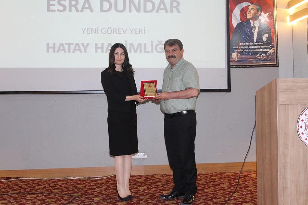 TAYİNİ ÇIKAN DİNAR BAŞSAVCISI ile HAKİM VE SAVCILAR İÇİN VEDA PROGRAMI YAPILDI 2 2022 06 23 22 31 22