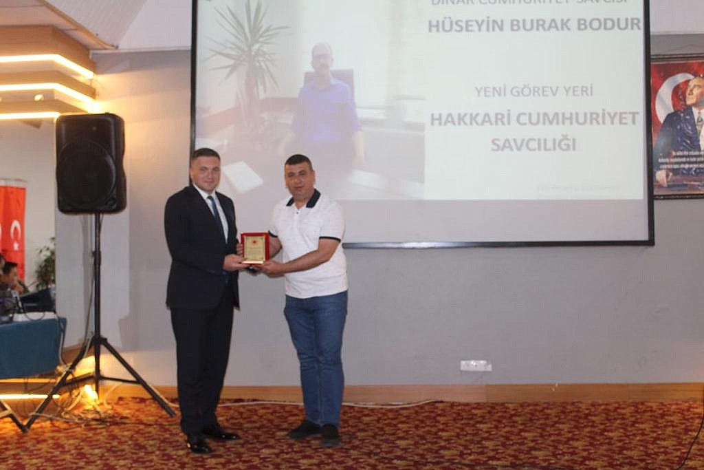 TAYİNİ ÇIKAN DİNAR BAŞSAVCISI ile HAKİM VE SAVCILAR İÇİN VEDA PROGRAMI YAPILDI 4 2022 06 23 22 31 42