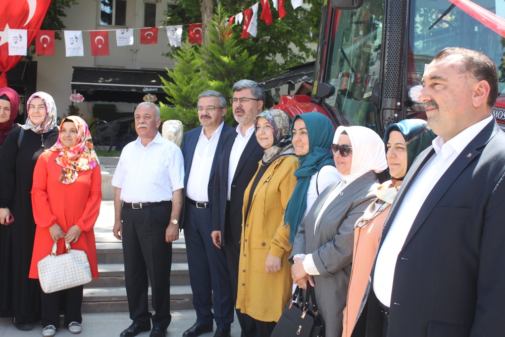 DİNAR’DA TÜMOSAN MARKA TRAKTÖRLER TANITILDI 2 7bc8fc35 07e1 4bfd 9f68 b399348cefc9