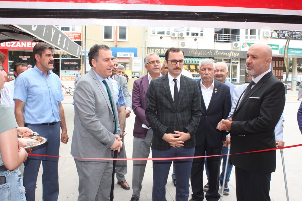 DİNAR’DA YÜKSEKOKUL ÖĞRENCİLERİNİN YAPTIĞI RESİM VE EL SANATLARI SERGİSİ BÜYÜK İLGİ GÖRDÜ 2 DMYO 2