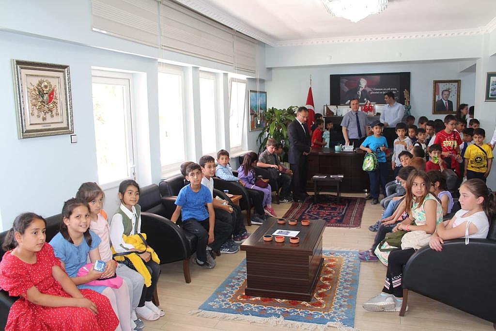 Haydarlı İlkokulu Öğrencilerinden Kaymakam Kapankaya’ya Ziyaret 