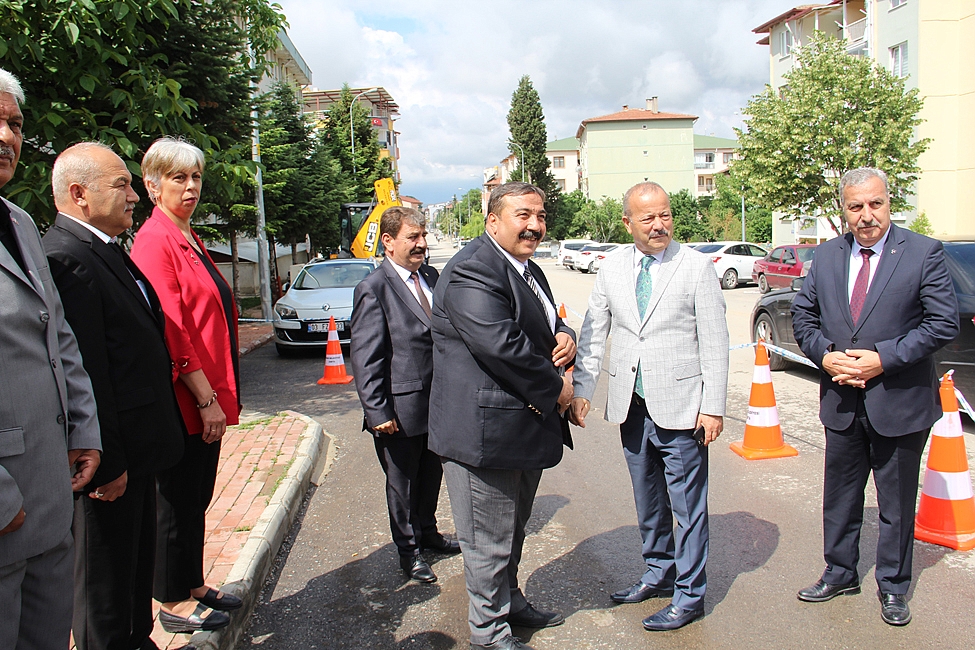 DİNAR’DA MHP’Lİ 2 MİLLETVEKİLİ VE MYK ÜYELERİ HALKLA BULUŞTU