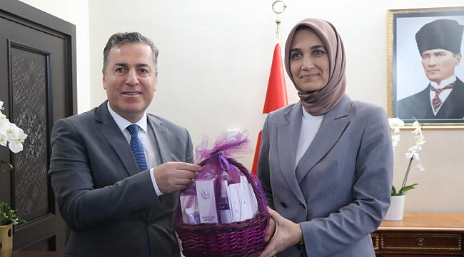 valimiz sayin doc dr kubra guran yigitbasi na dinar heyetinden hayirli olsun ziyareti