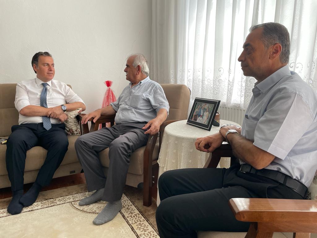 KAYMAKAMIMIZDAN ŞEHİTLERİMİZİN AİLELERİNE ve GAZİLERİMİZE BAYRAM ZİYARETİ 2 4b02e68f 0656 45a9 ba54 3f7ad9ea9ac7