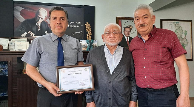 KAYMAKAMIMIZDAN YILLARIN ESNAFI BURHAN ŞAHİN’E TEŞEKKÜR BELGESİ