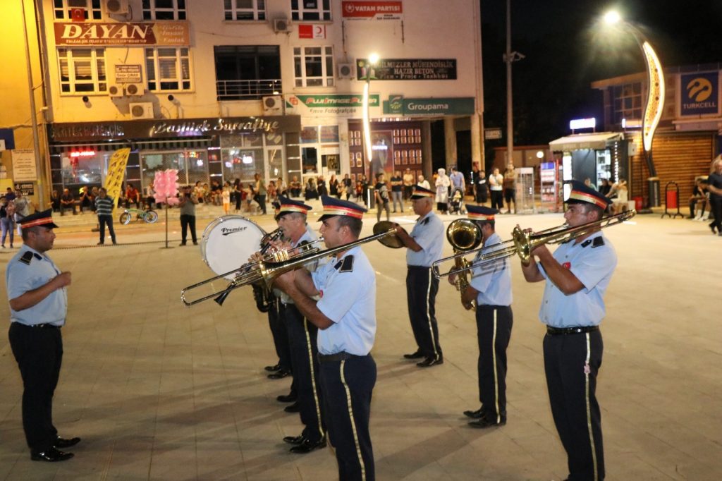 BELEDİYE BANDOMUZ 30 AĞUSTOS’TA VATANDAŞLARIMIZA COŞKULU ANLAR YAŞATTI