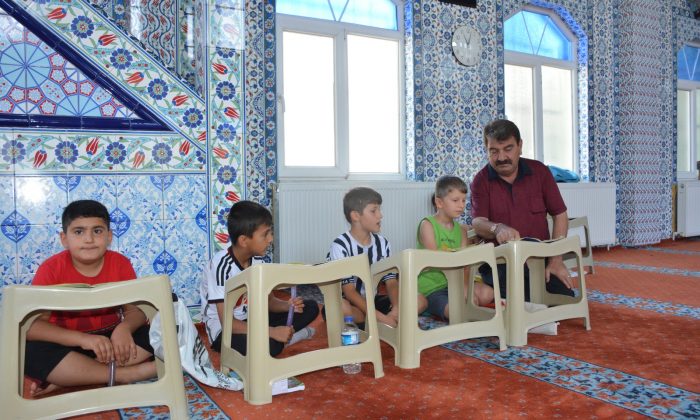 BAŞKAN SARI, “DİNİ EĞİTİMLERİN ALINDIĞI EN ÖNEMLİ YERLER CAMİLERİMİZDİR” 3 IMG 20220802 WA0008 700x420 1