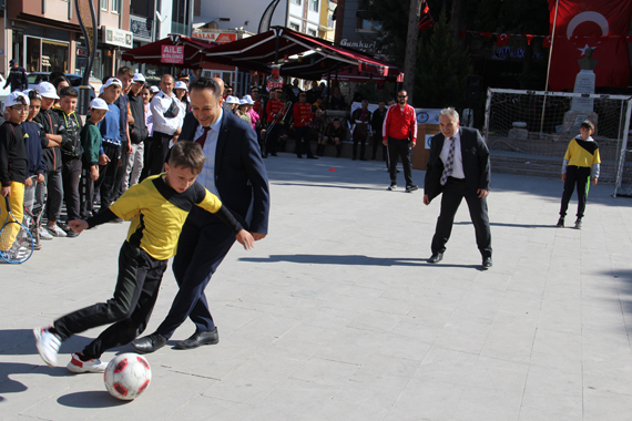 DİNAR’DA SPOR HAFTASI KUTLANDI 5 15942668831665045722