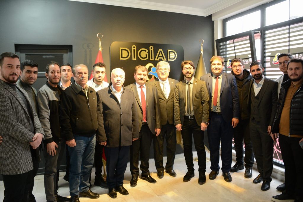 AYDIN MİLLETVEKİLİ RIZA POSACI DİNAR’DA ZİYARETE ÖNCE ŞEHİDİMİZİN EVİNDEN BAŞLADI 4 AK Parti 6