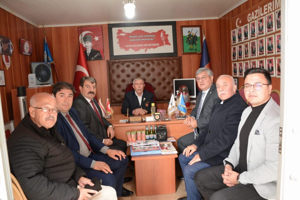 AYDIN MİLLETVEKİLİ RIZA POSACI DİNAR’DA ZİYARETE ÖNCE ŞEHİDİMİZİN EVİNDEN BAŞLADI 5 AK Parti 8