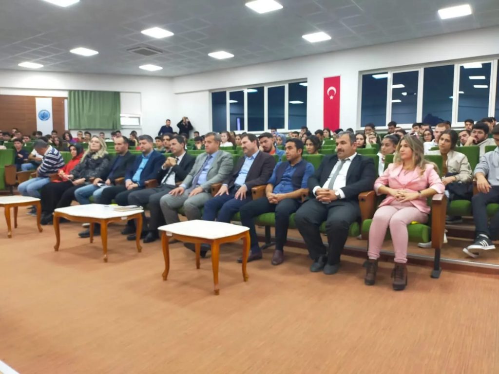 KAYMAKAM DURU YÜKSEK OKULDA ÖĞRENCİLERLE BİR ARAYA GELDİ 2 Bsk 2 1