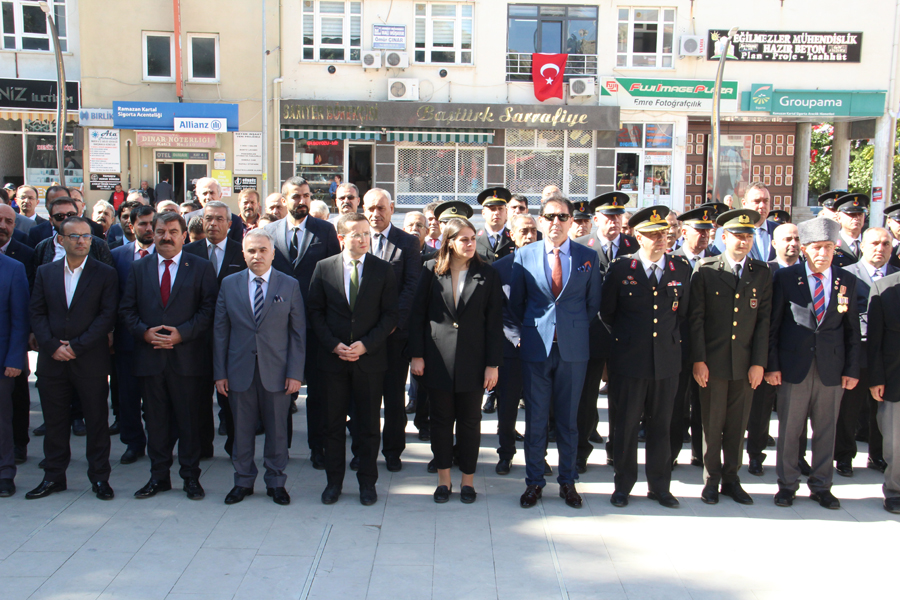 Dinar’da 29 Ekim Cumhuriyet Bayramı Çelenk Koyma Töreni