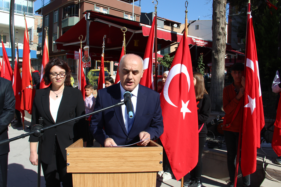 Dinar’da 29 Ekim Cumhuriyet Bayramı Çelenk Koyma Töreni 6 Celenk koyma 5