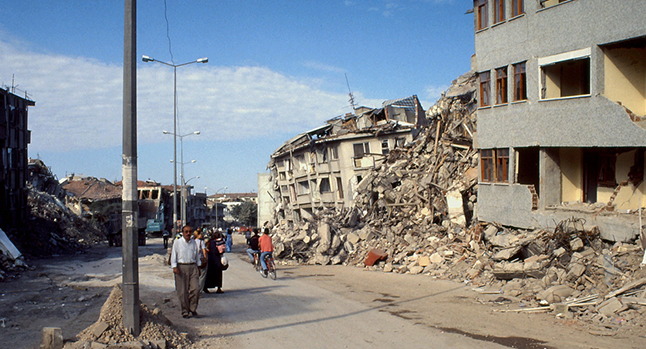 27 Yıl Önce Dinar Depremi