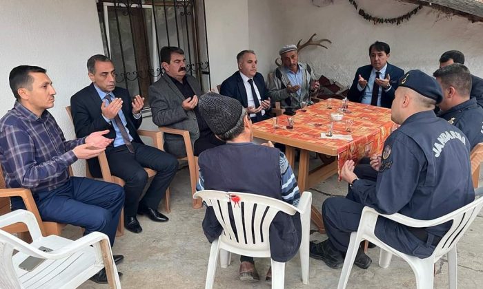     KAYMAKAM DURU ŞEHİT MEHMET ÇELİK’İN AİLESİ VE PENÇE-KİLİT OPERASYONUNDA YARALANAN YUSUF ERTEKİN’E ZİYARETTE BULUNDU