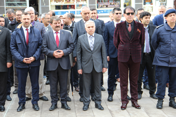 DİNAR’DA 24 KASIM ÖĞRETMENLER GÜNÜ ÇELENK SUNMA PROĞRAMI