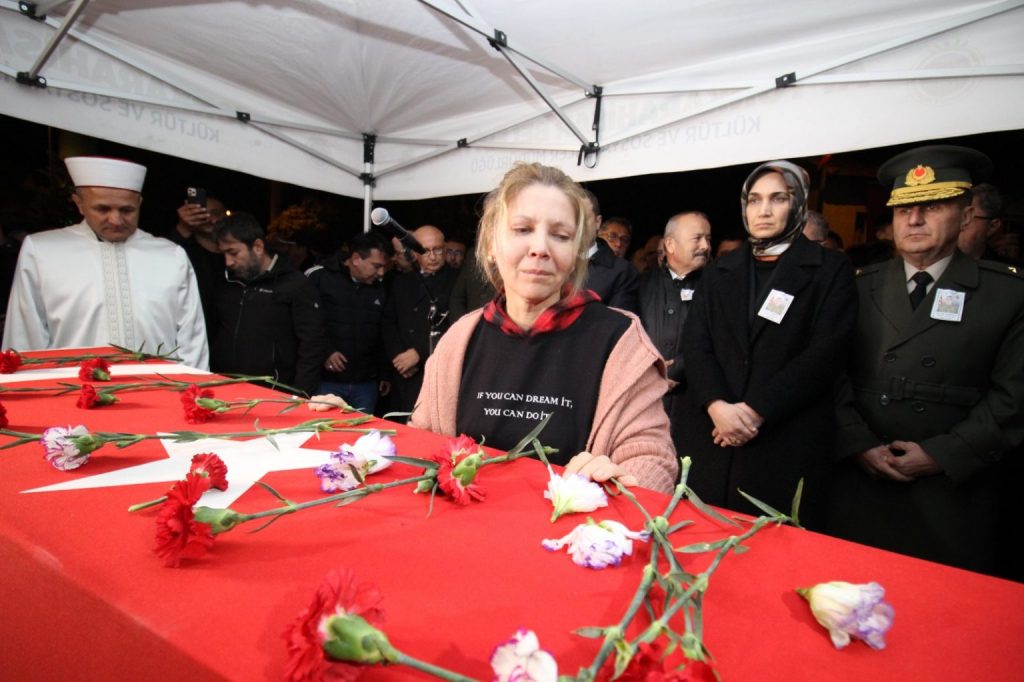 BAŞMAKÇILI ŞEHİDİMİZ SON YOLCULUĞUNA UĞURLANDI 3 5ec0993d 1059 45ed 8c87 42a79e757f44 1536x1023 1