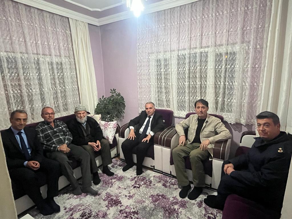 KAYMAKAM DURU ŞEHİT MAHMUT KAVAK’IN AİLESİNİ ZİYARET ETTİ