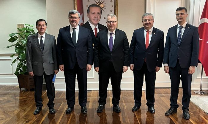 BAKAN YARDIMCISIYLA GÖRÜŞTÜ DİNAR’IN BİR SORUNU DAHA ÇÖZÜLDÜ 1 Ali