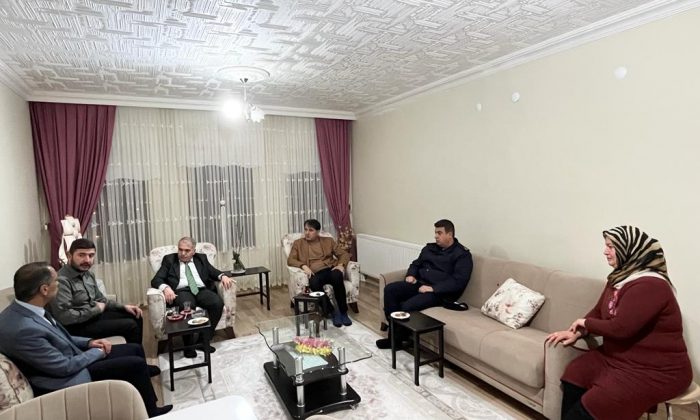 KAYMAKAM DURU UZMAN ÇAVUŞ ENES DALGALI’YI ZİYARET ETTİ